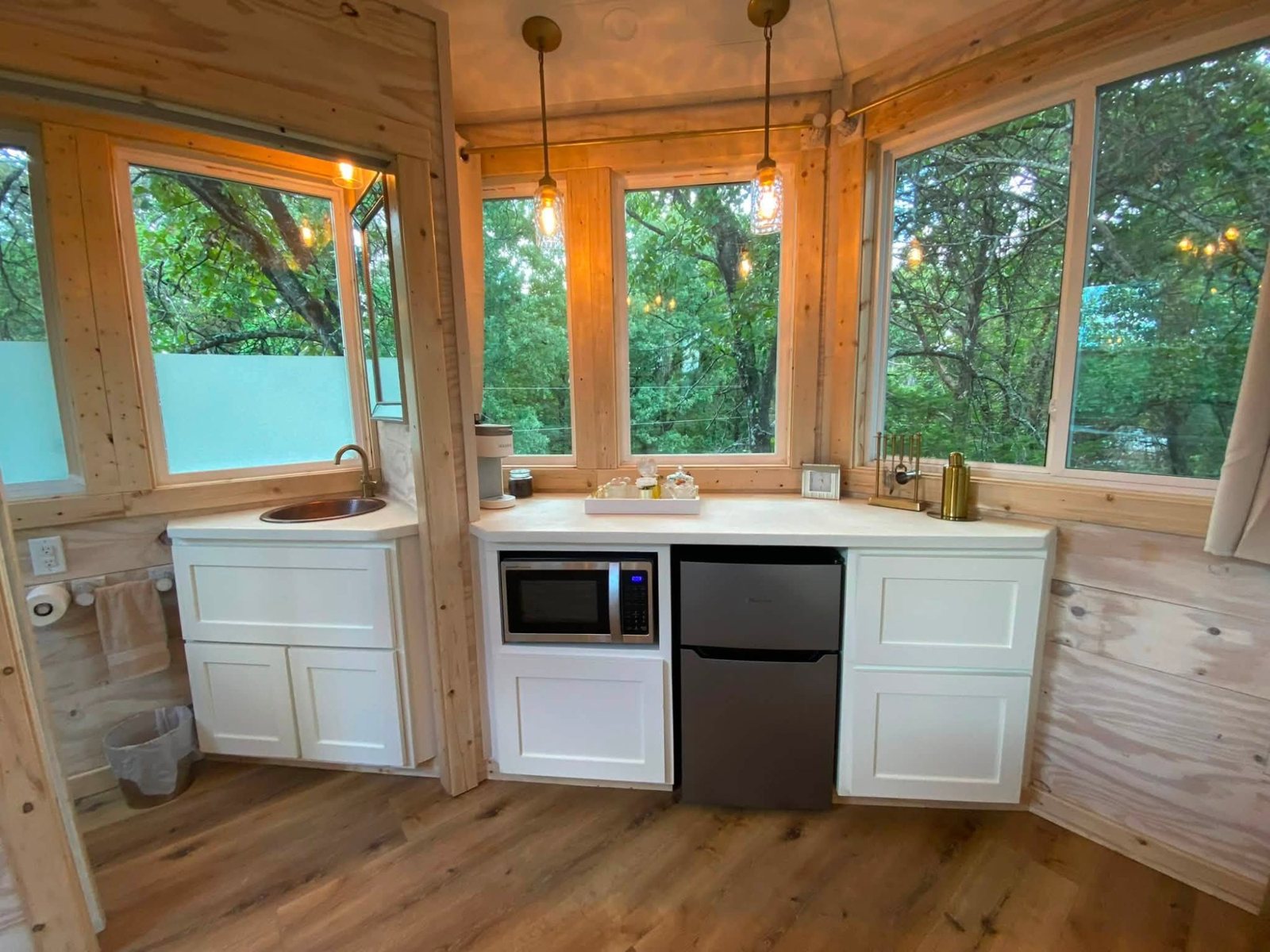 Kitchenette with mini fridge