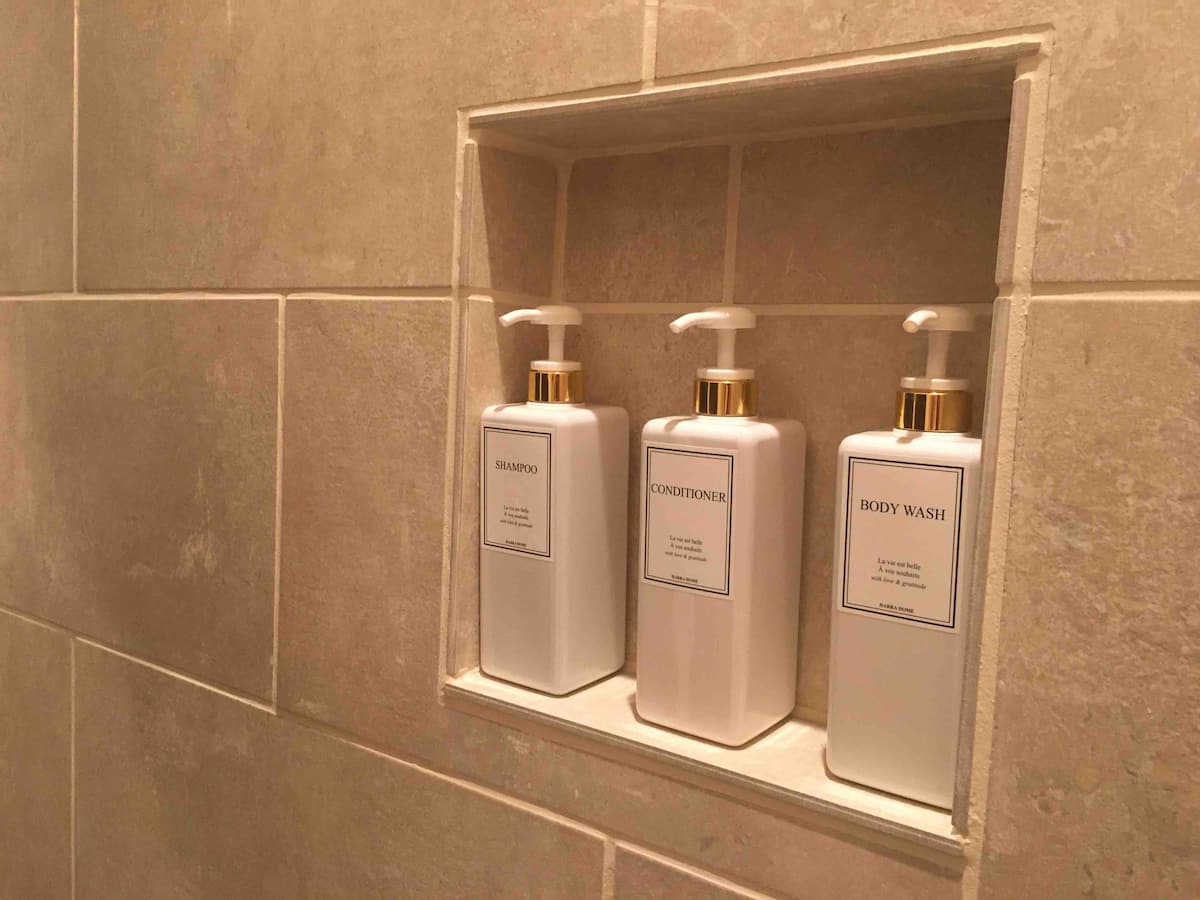 Shower niche with bath products